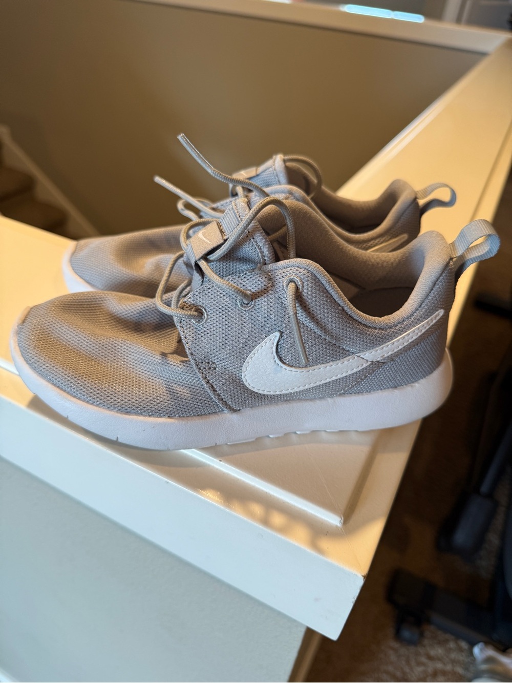 Nike Kids Light Gray Mesh Roshe Sneakers